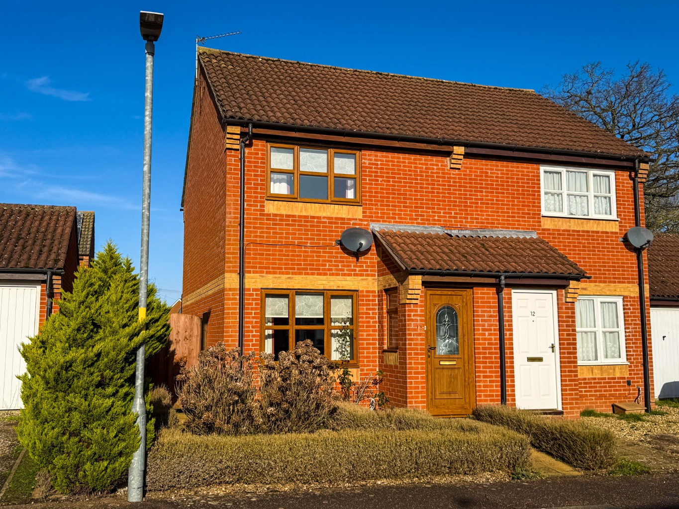 Modern 2-Bed Semi-Detached House with a Garage and Conservatory, Ideal for the Centre of Town.