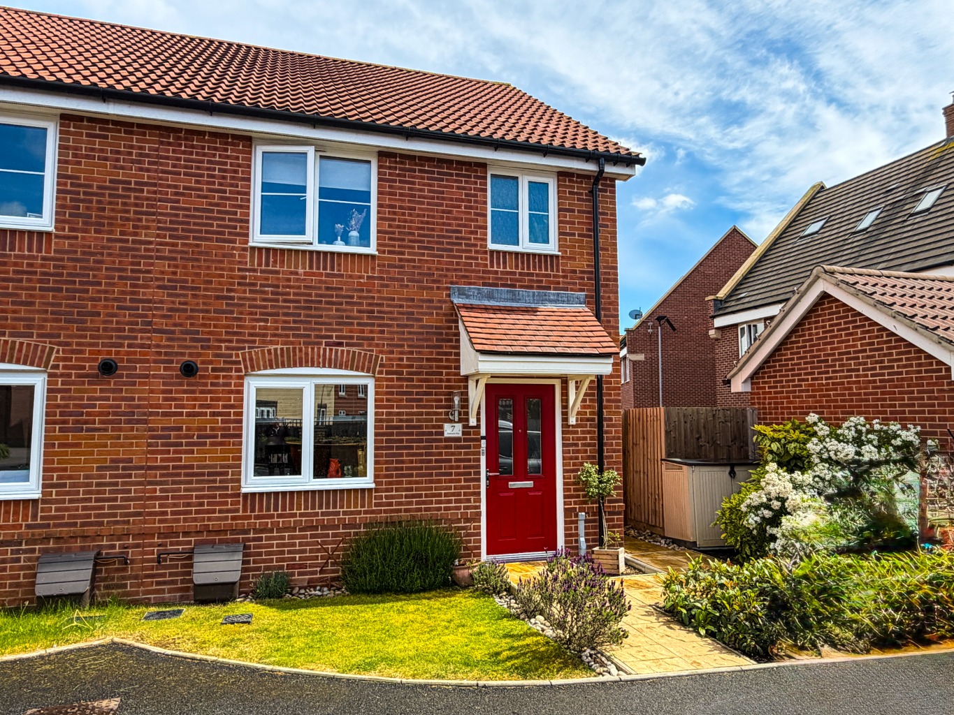A Stylish Modern 3-Bed Semi-Detached Home in Nuthatch Way, Attleborough, Norfolk