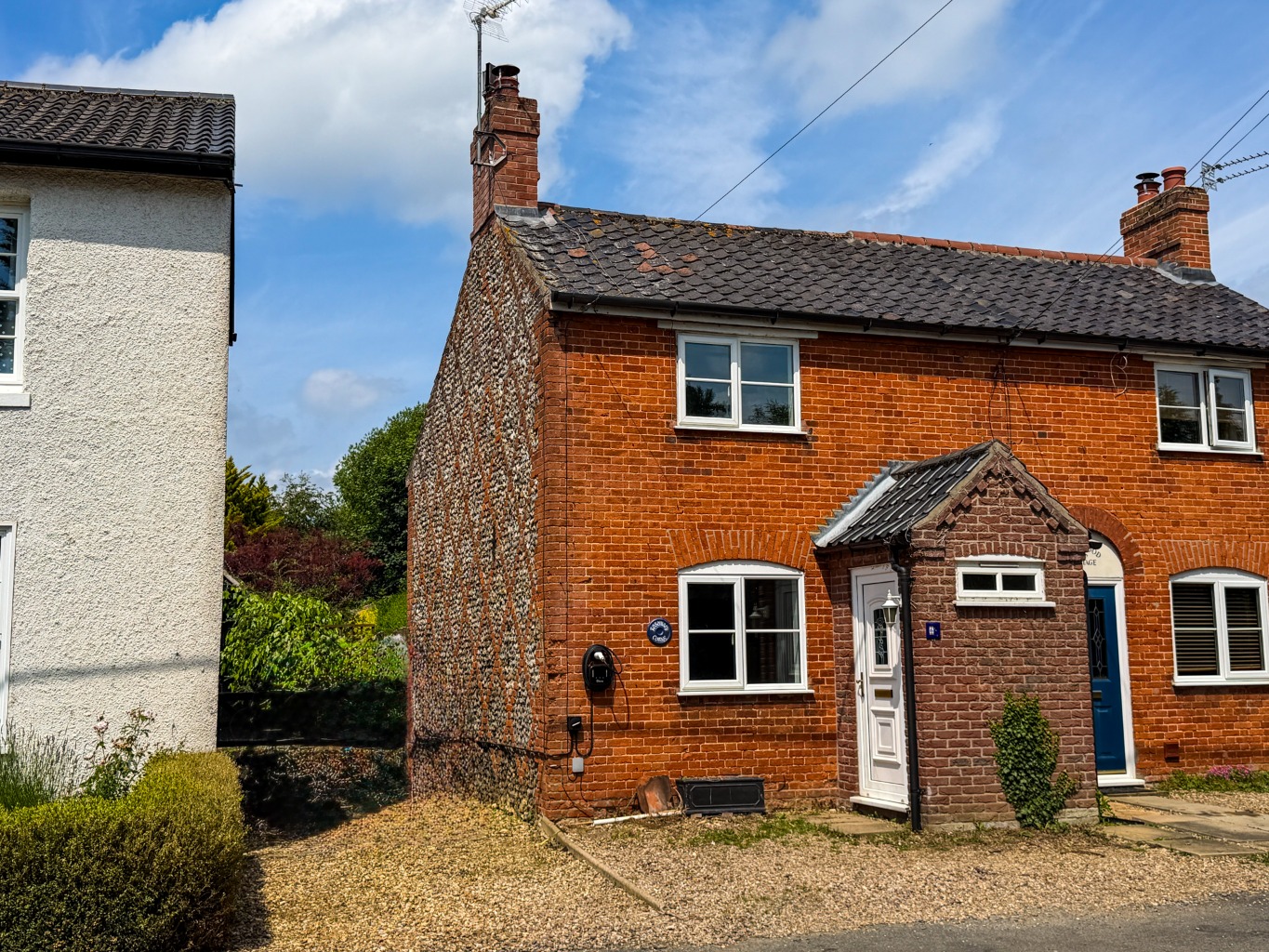 Charming 2-Bedroom Period Cottage with 100ft Garden, in Rockland All Saints, Nr. Attleborough.