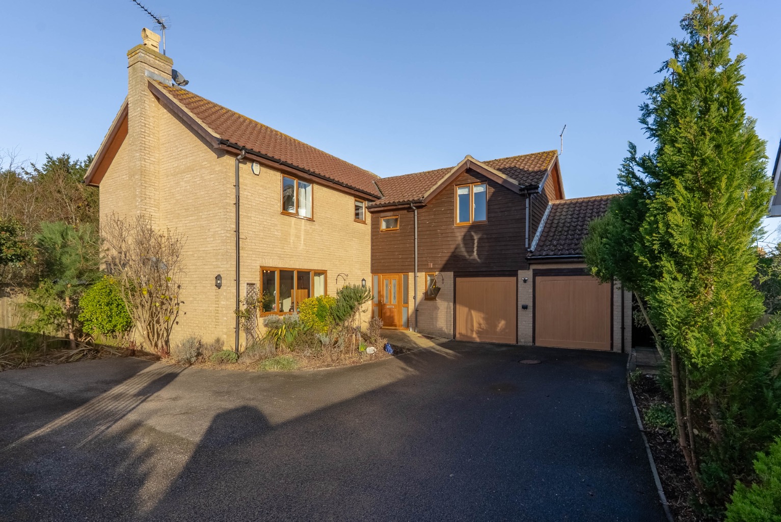 Exceptional Five Double Bedroom Executive Home with Gated Entrance in Colne, Huntingdon
