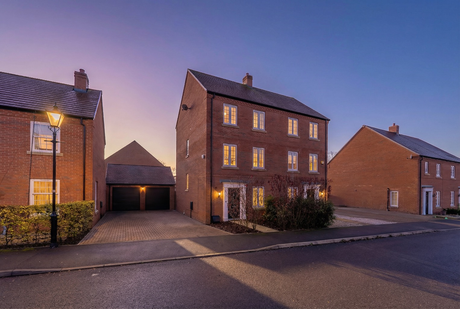 Beautifully Presented Four Bedroom Townhouse with Garage in Brampton Park