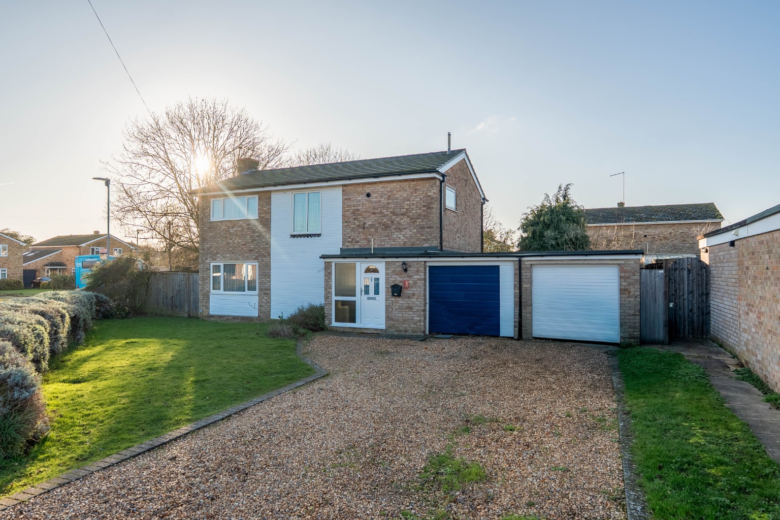 Beautifully Presented Four Bedroom Detached Home with Garage in Earith, Cambridgeshire