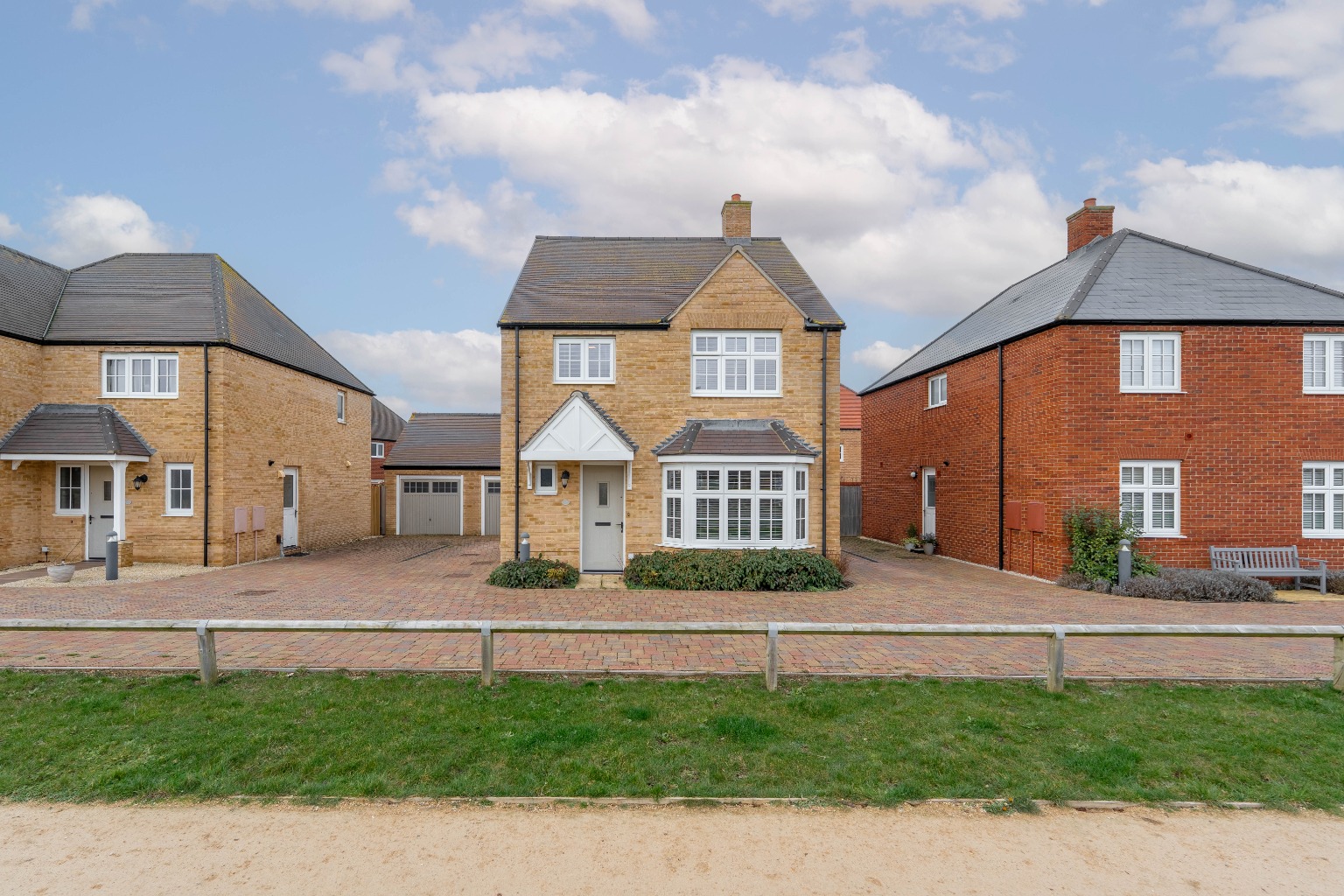 Beautifully Presented Four Bedroom Detached Home with Garage in Alconbury Weald