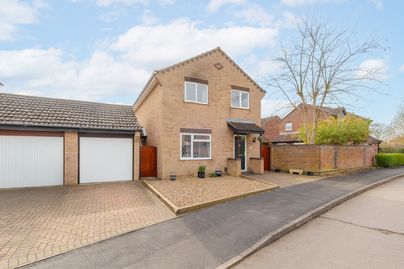 Spacious Four Bedroom Detached Home with Garage in Brampton with South-Facing Garden