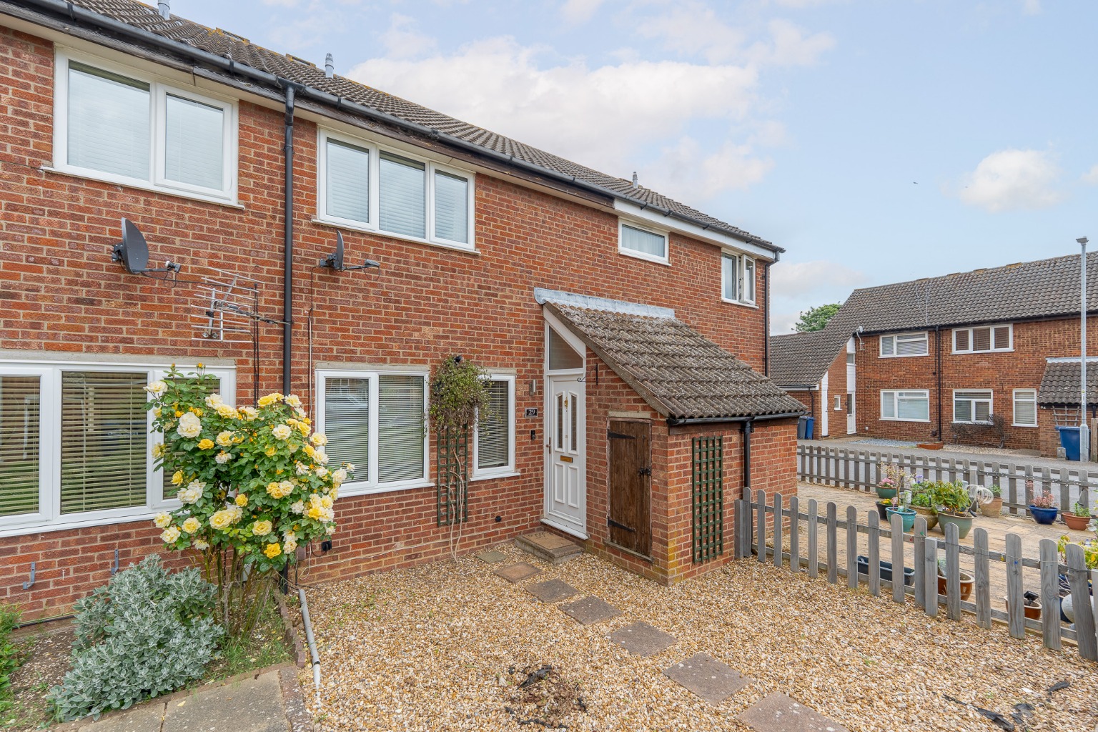 *** Guide Price £240,000 - £250,000 ***  Well Presented Three Bedroom Mid-Terrace Home in St. Ives