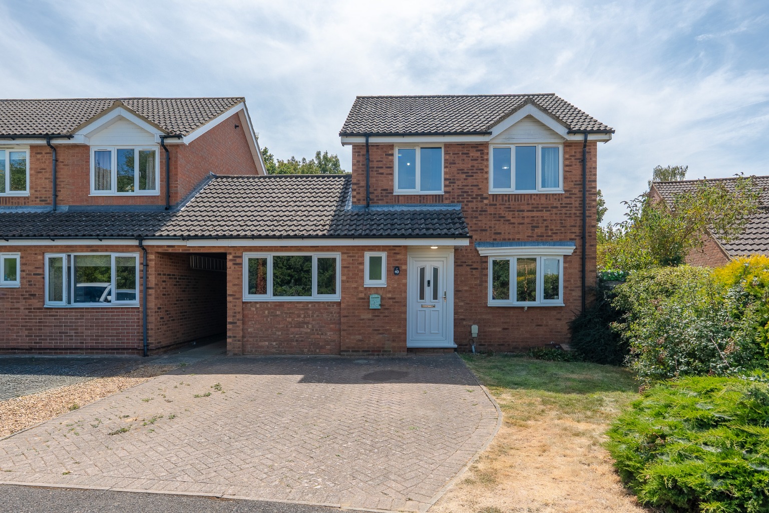 Link-Detached 3/4 Bedroom Home with Landscaped Garden in Alconbury Village